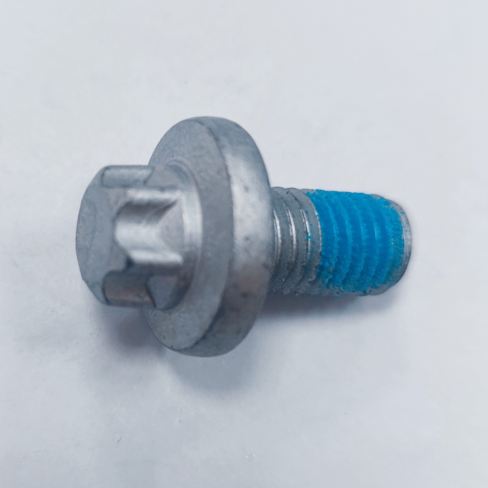 Anti detachment bolt